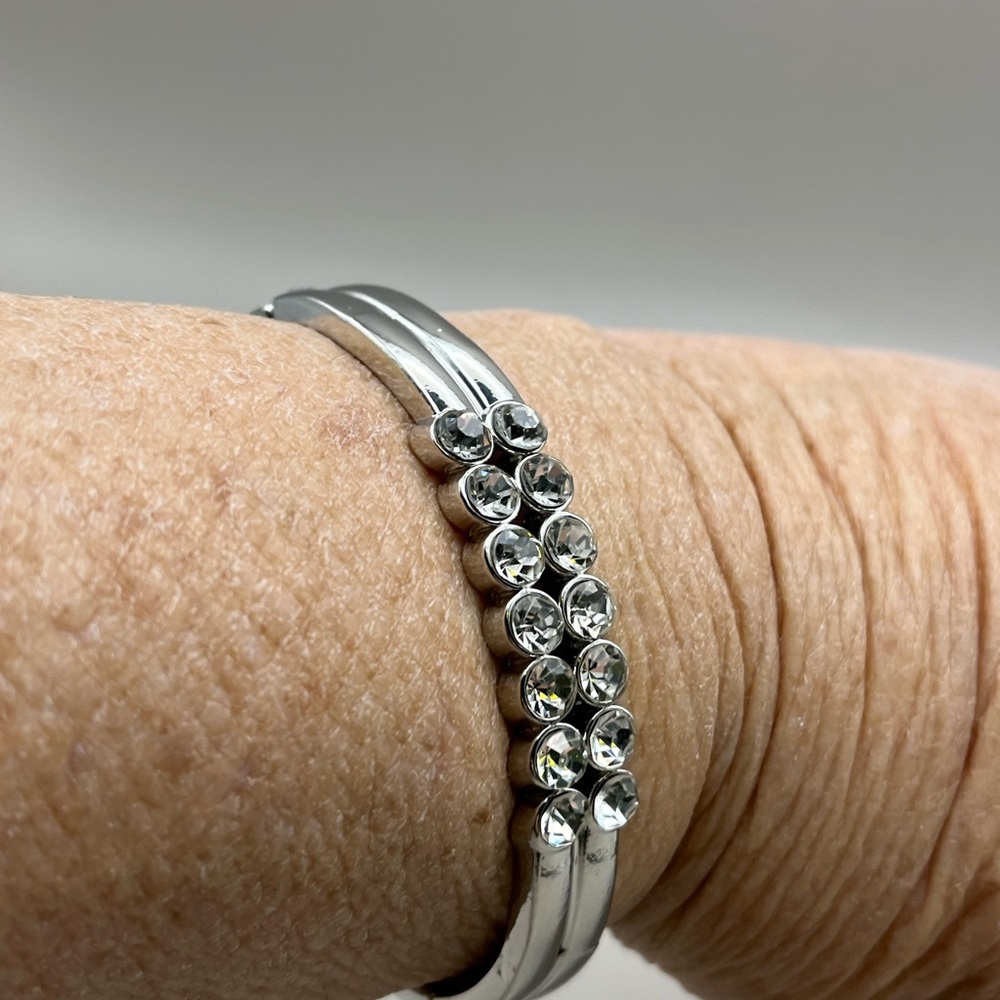 Elegant Silver Hinged Crystal Bracelet - Picture 6 of 6